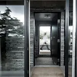 Architect-designed Gem On The Beachfront In Vakantiehuis