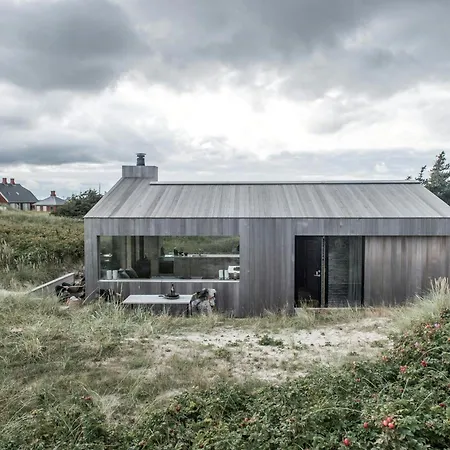 Vakantiehuis Architect-designed Gem On The Beachfront In