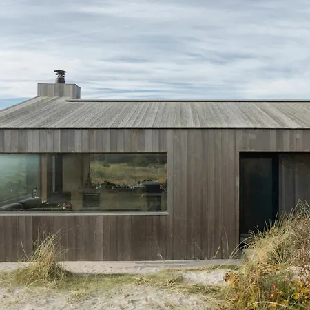 Vakantiehuis Architect-designed Gem On The Beachfront In *