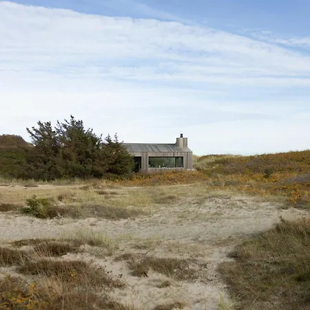 Vakantiehuis Architect-designed Gem On The Beachfront In *